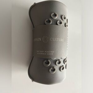 Silicone Hot Tool Placemat & Storage Sleeve